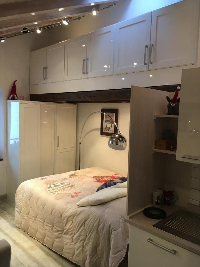Appartamento In Casa D'Epoca Αόστα Εξωτερικό φωτογραφία