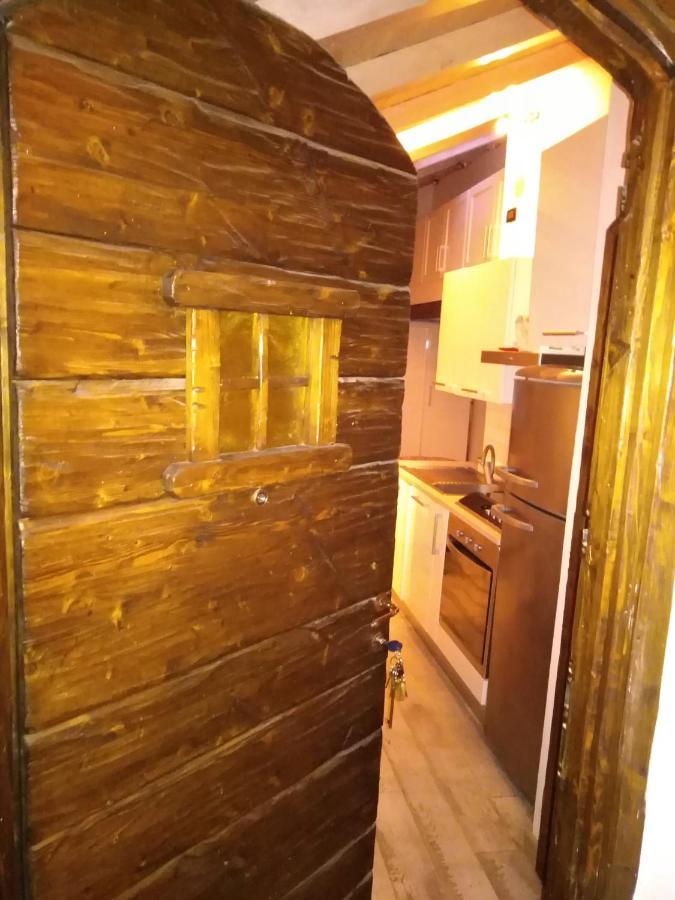 Appartamento In Casa D'Epoca Αόστα Εξωτερικό φωτογραφία